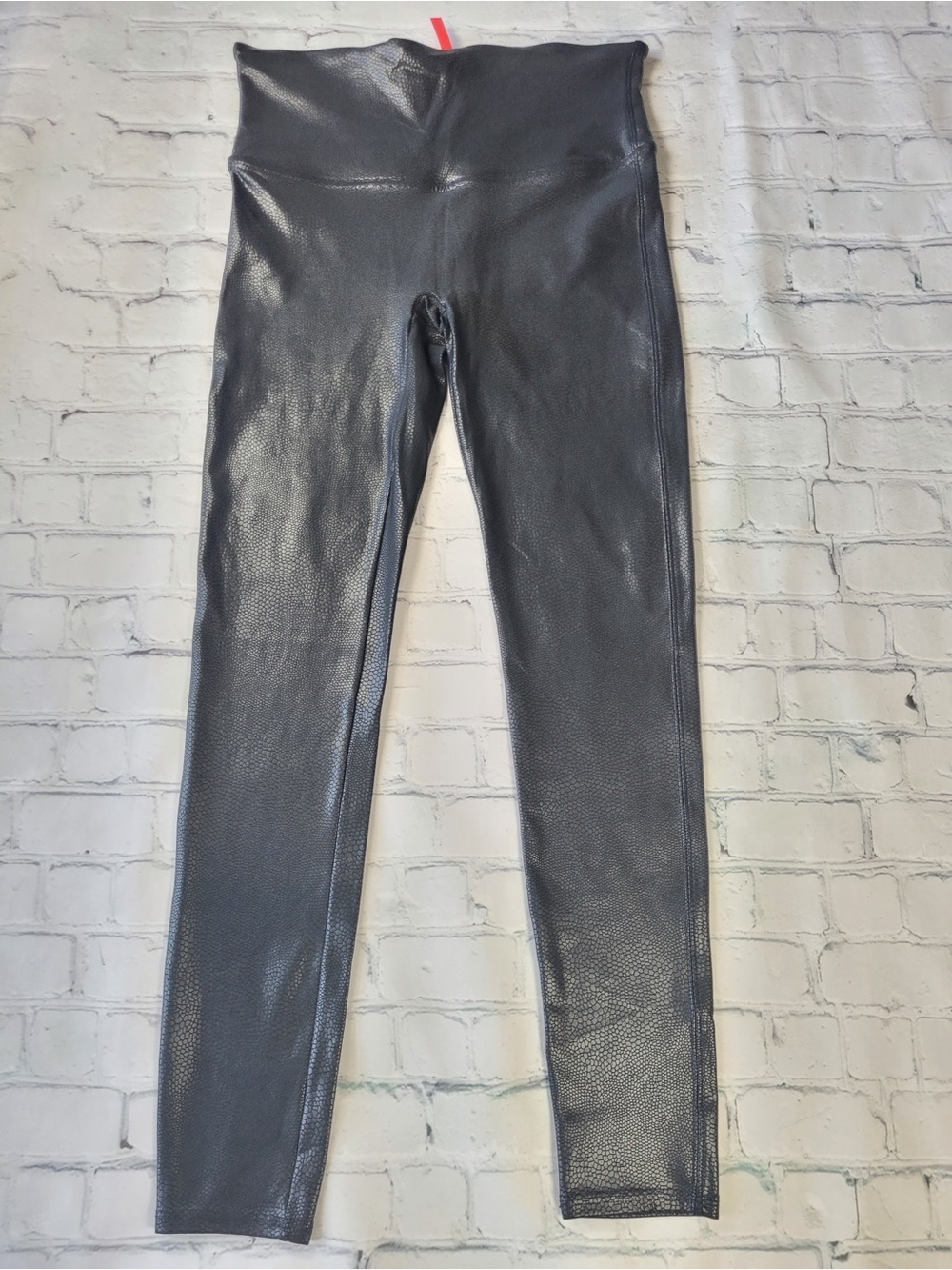 ✅ SPANX Faux Leather Look High-Waist Leggings in black snakeskin like size L